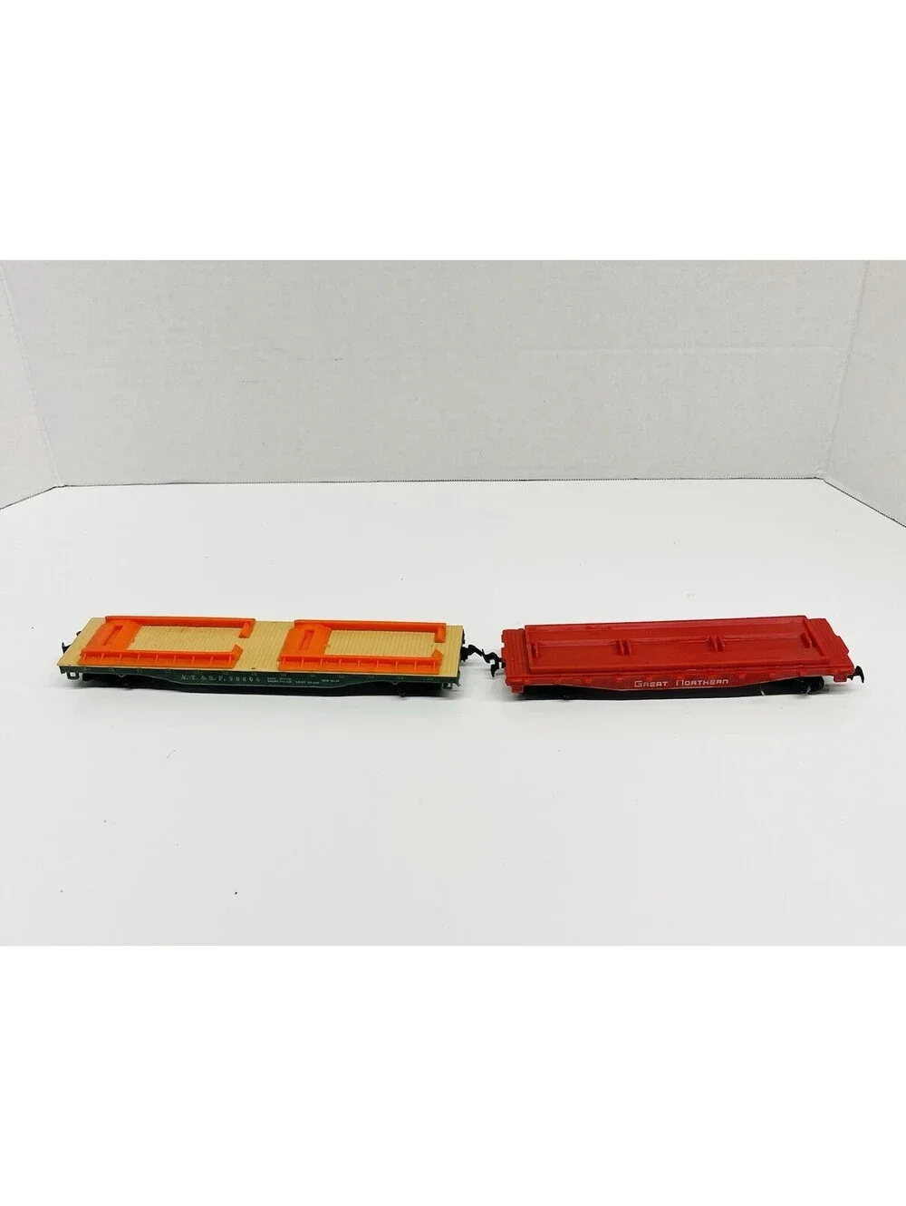 Lot Of 6 Used HO Scale Flat Cars Union Pacific, Southern Pacific, Unbranded ￼